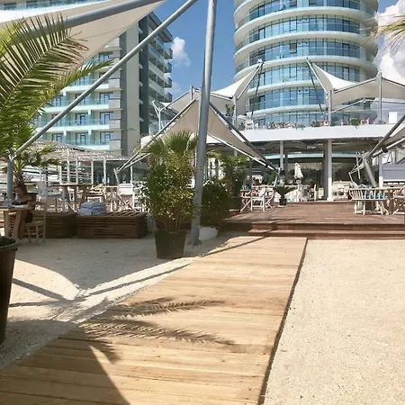 Apartment White Tower - Private Mamaia